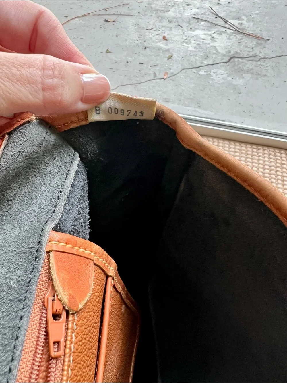 🦆 Vintage Dooney & Bourke AWL Black British Tan Messenger Briefcase USA